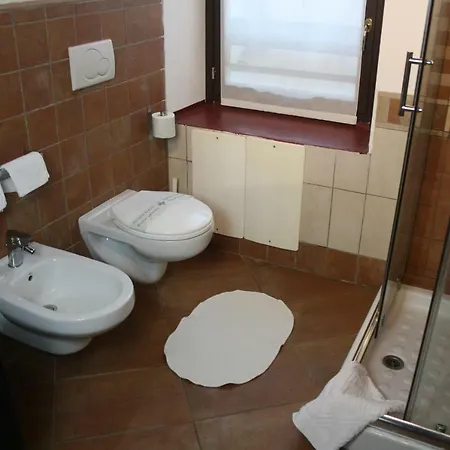 Old Farm Hotel apartamentowy Vaprio dʼAgogna