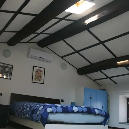 Hotel apartamentowy Old Farm Vaprio dʼAgogna