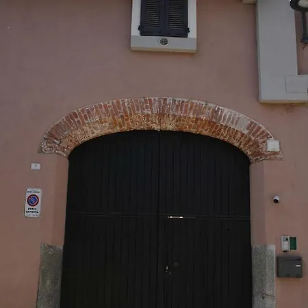 Old Farm 3* Vaprio dʼAgogna