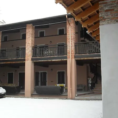 Hotel apartamentowy Old Farm Vaprio dʼAgogna