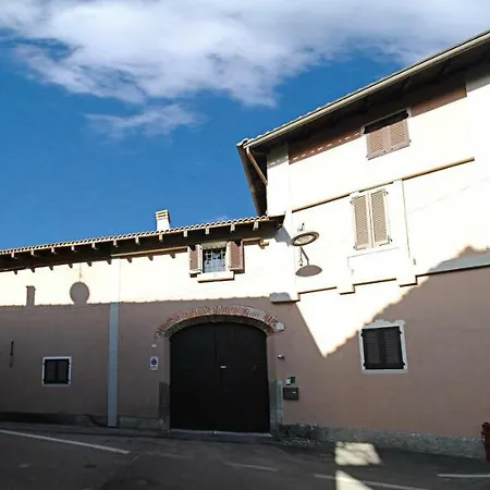 Old Farm Vaprio dʼAgogna