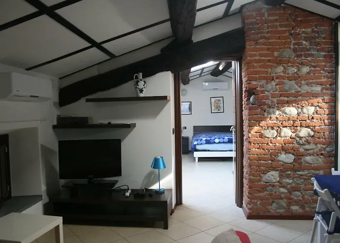 Old Farm 3* Vaprio dʼAgogna