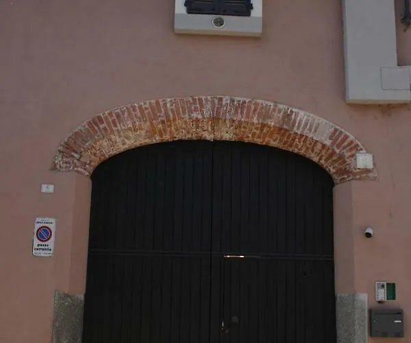 Old Farm 3* Vaprio dʼAgogna