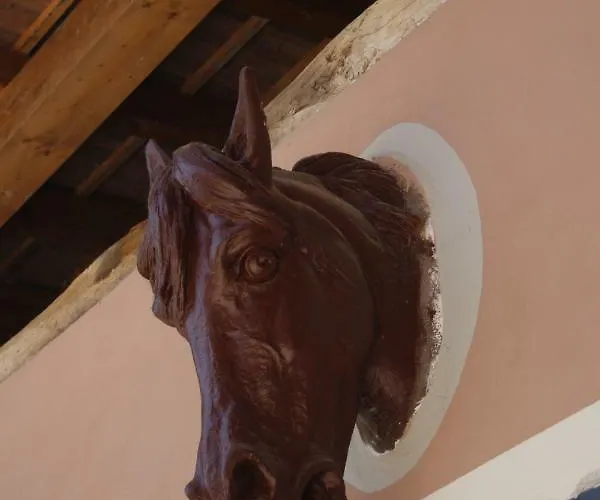 Old Farm شقة فندقية