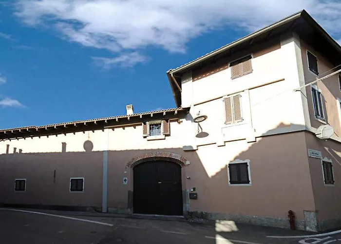 Old Farm Vaprio dʼAgogna